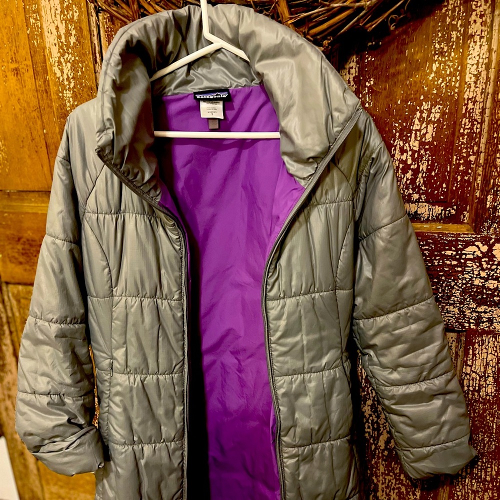 Women’s small mid-length Patagonia puffer jacket
